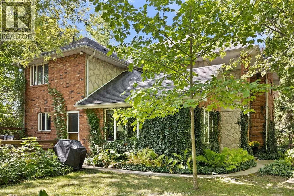 1110 SNAKE LANE
