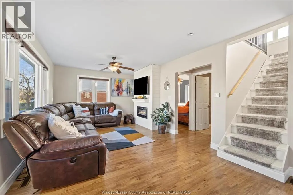 321 SINASAC STREET West