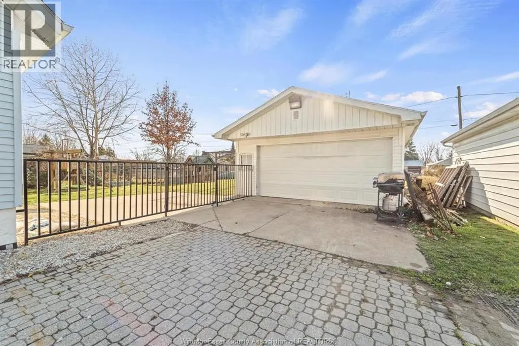 321 SINASAC STREET West