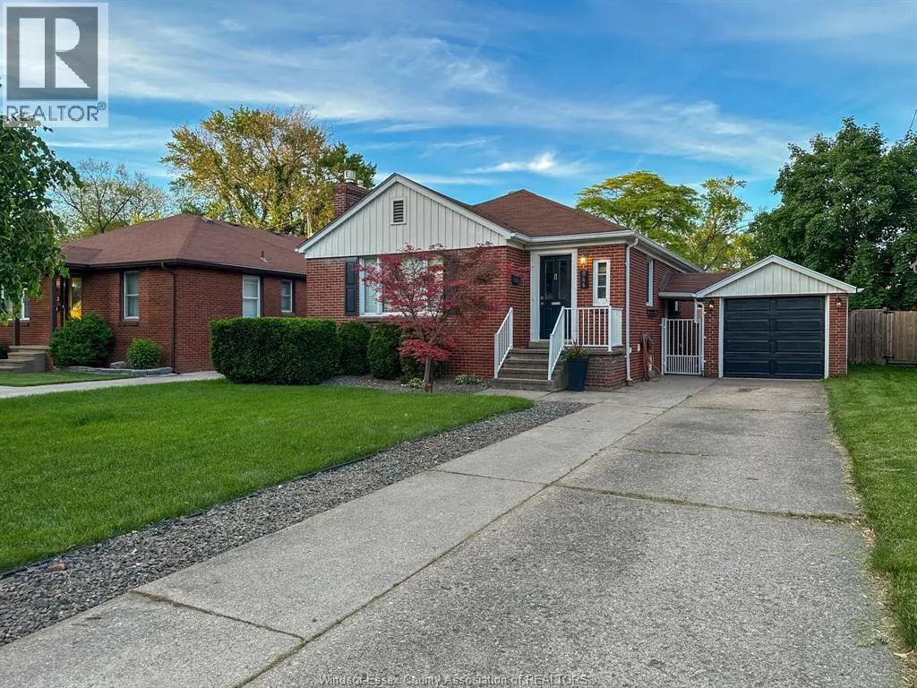 866 BELLEPERCHE PLACE