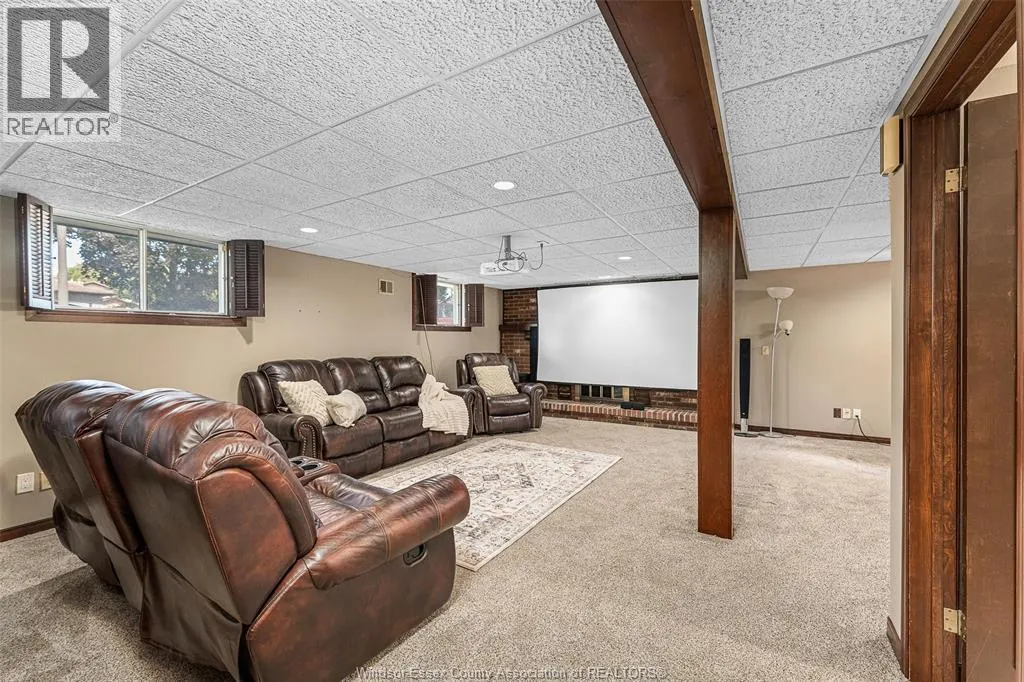 9982 KENWOOD CRESCENT