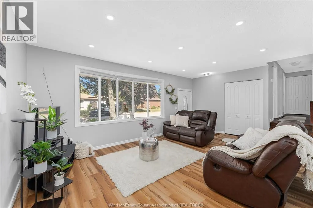 9982 KENWOOD CRESCENT