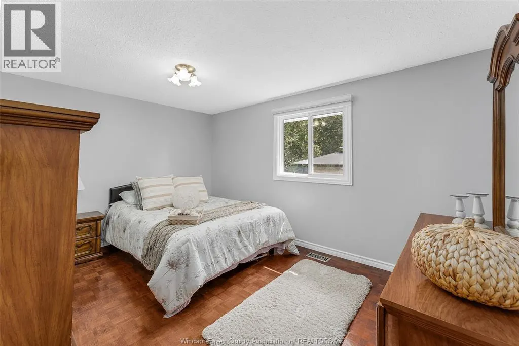 9982 KENWOOD CRESCENT
