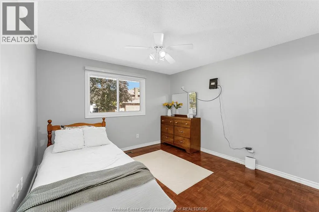 9982 KENWOOD CRESCENT