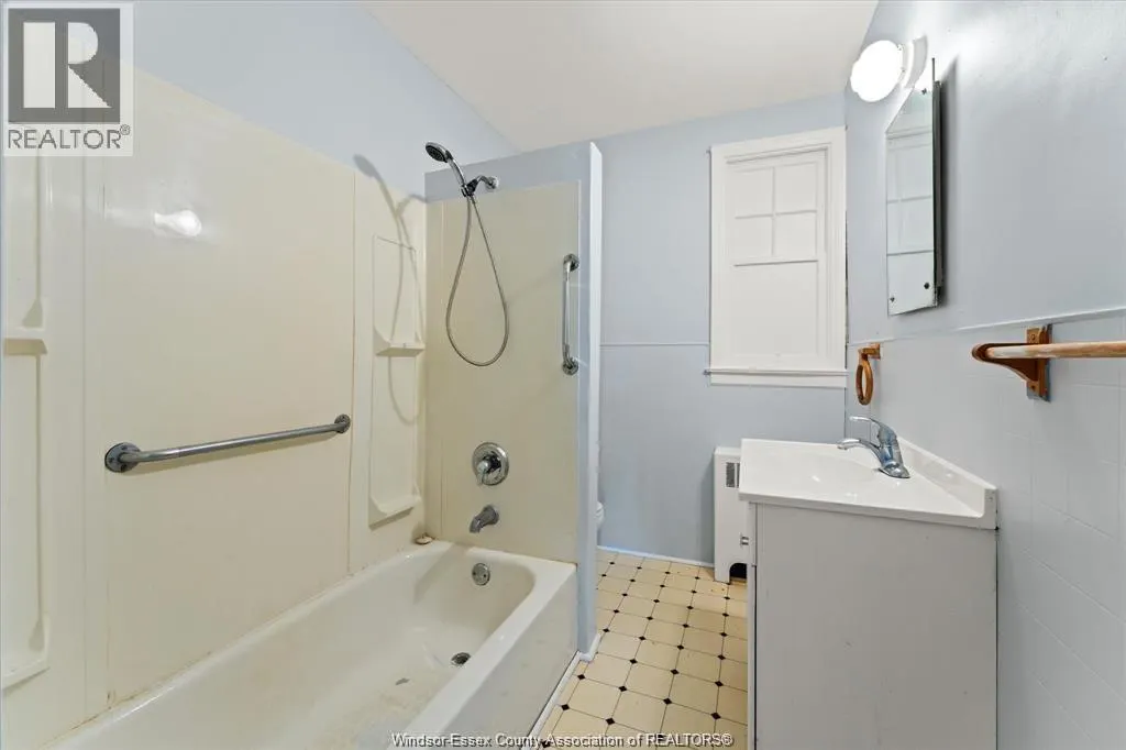 5774-5780 WYANDOTTE East