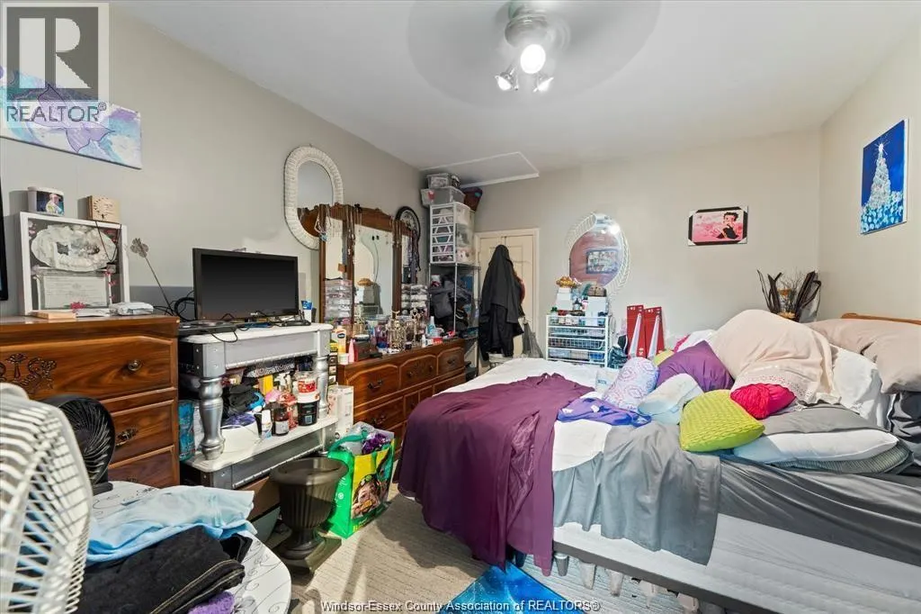 5774-5780 WYANDOTTE East