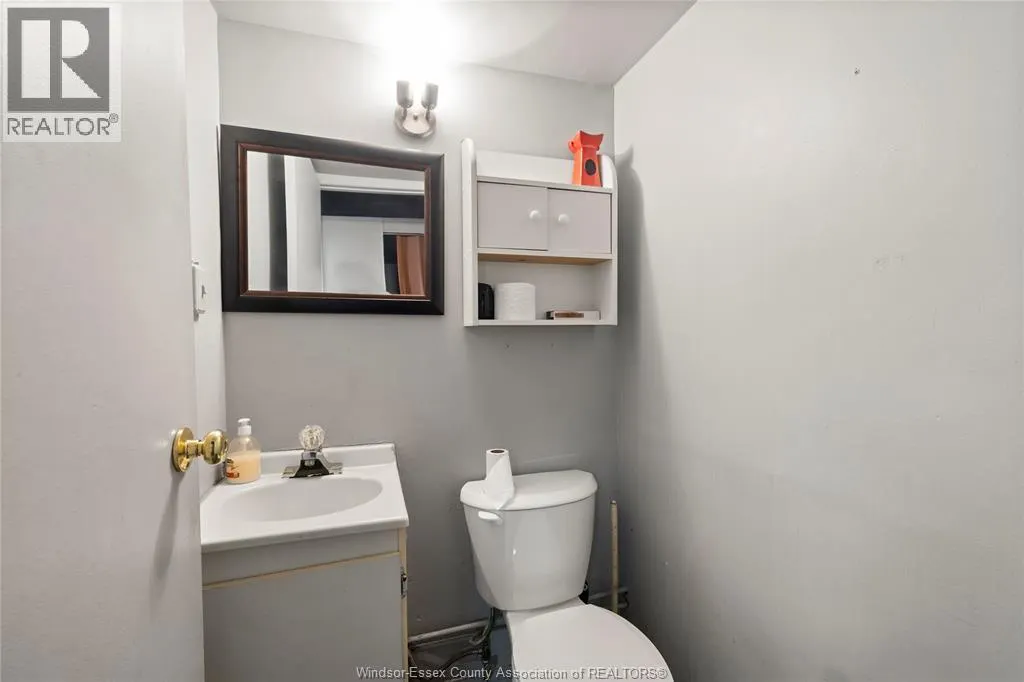 5774-5780 WYANDOTTE East