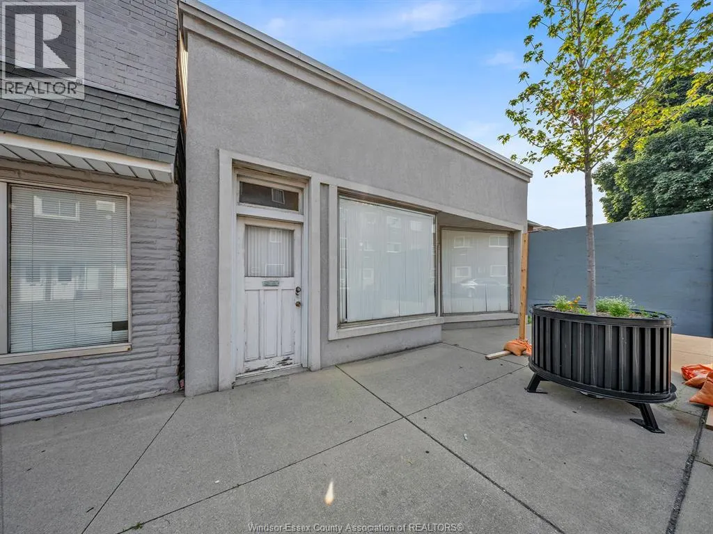 828 PILLETTE ROAD