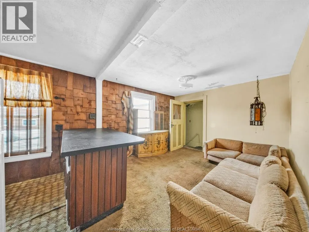 828 PILLETTE ROAD