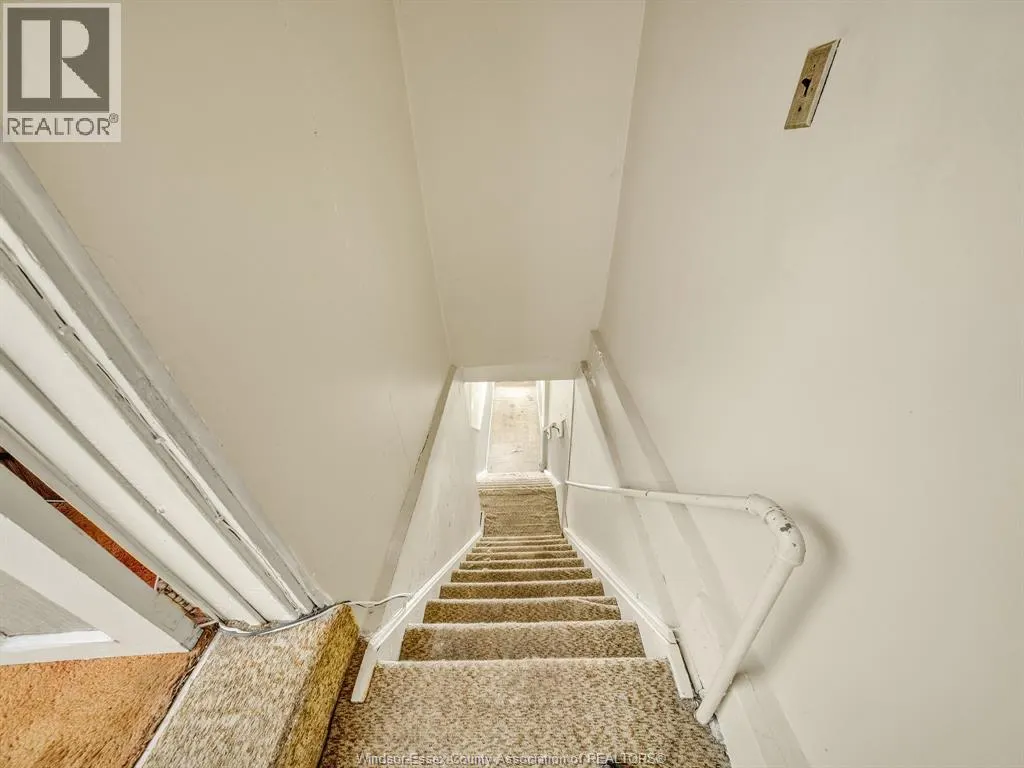 828 PILLETTE ROAD