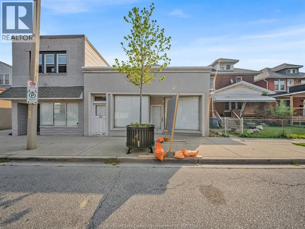 828 PILLETTE ROAD
