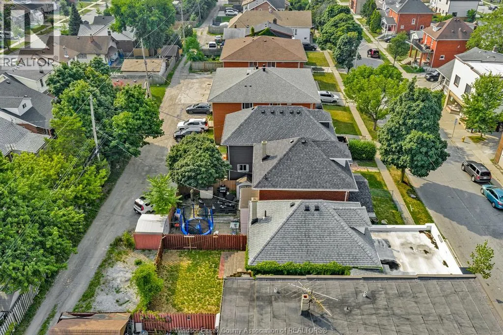828 PILLETTE ROAD