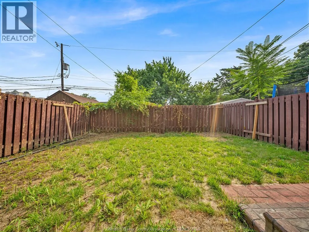 828 PILLETTE ROAD