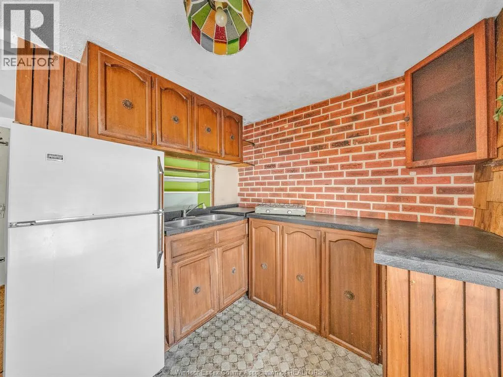 828 PILLETTE ROAD