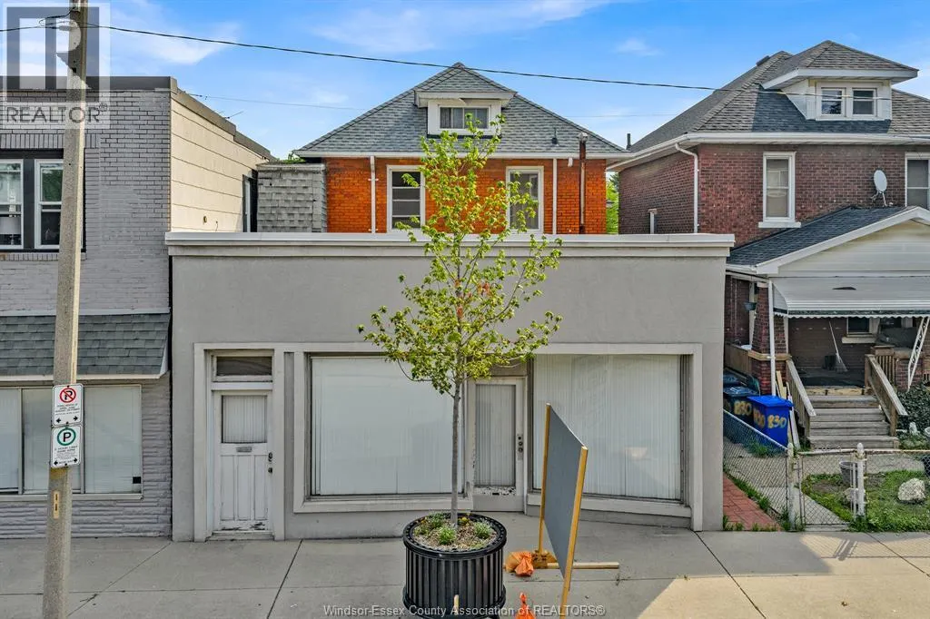 828 PILLETTE ROAD