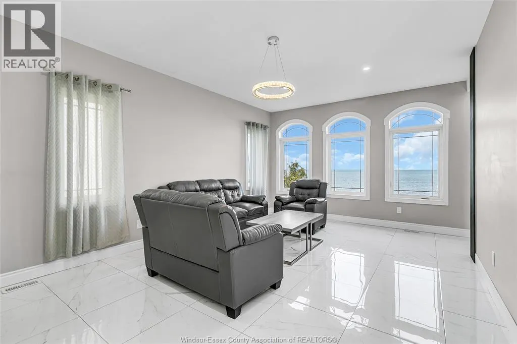 300 SHOREVIEW CIRCLE