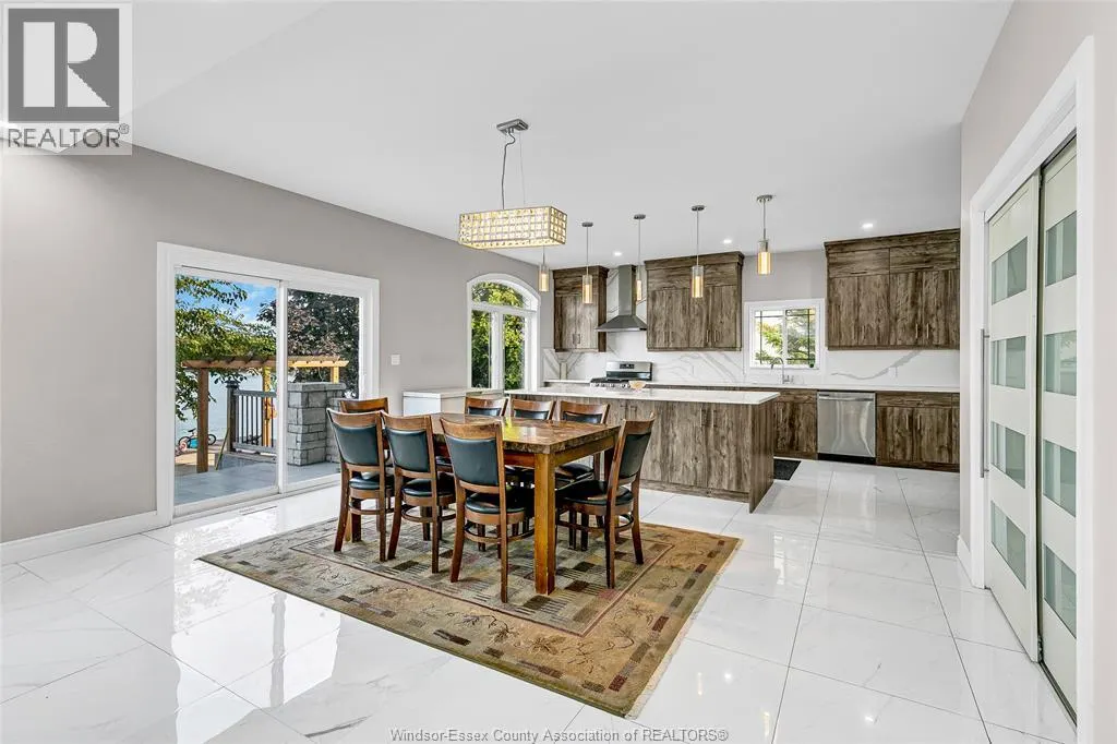 300 SHOREVIEW CIRCLE