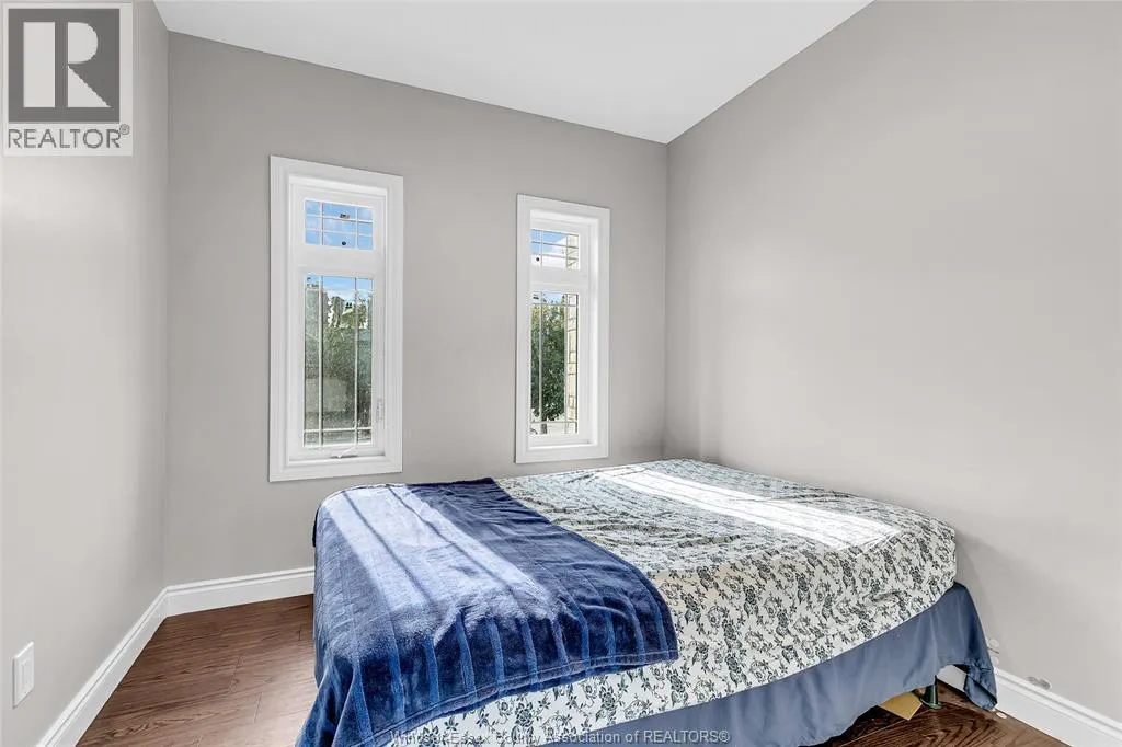 300 SHOREVIEW CIRCLE