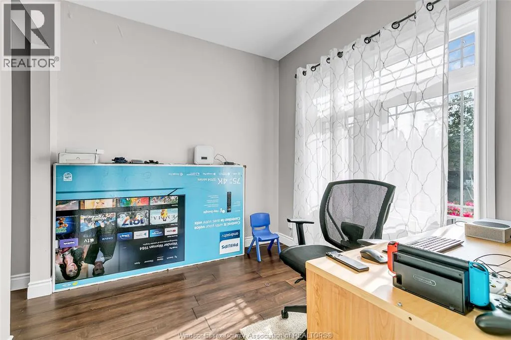 300 SHOREVIEW CIRCLE