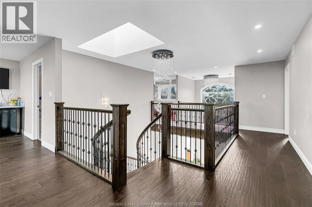 300 SHOREVIEW CIRCLE