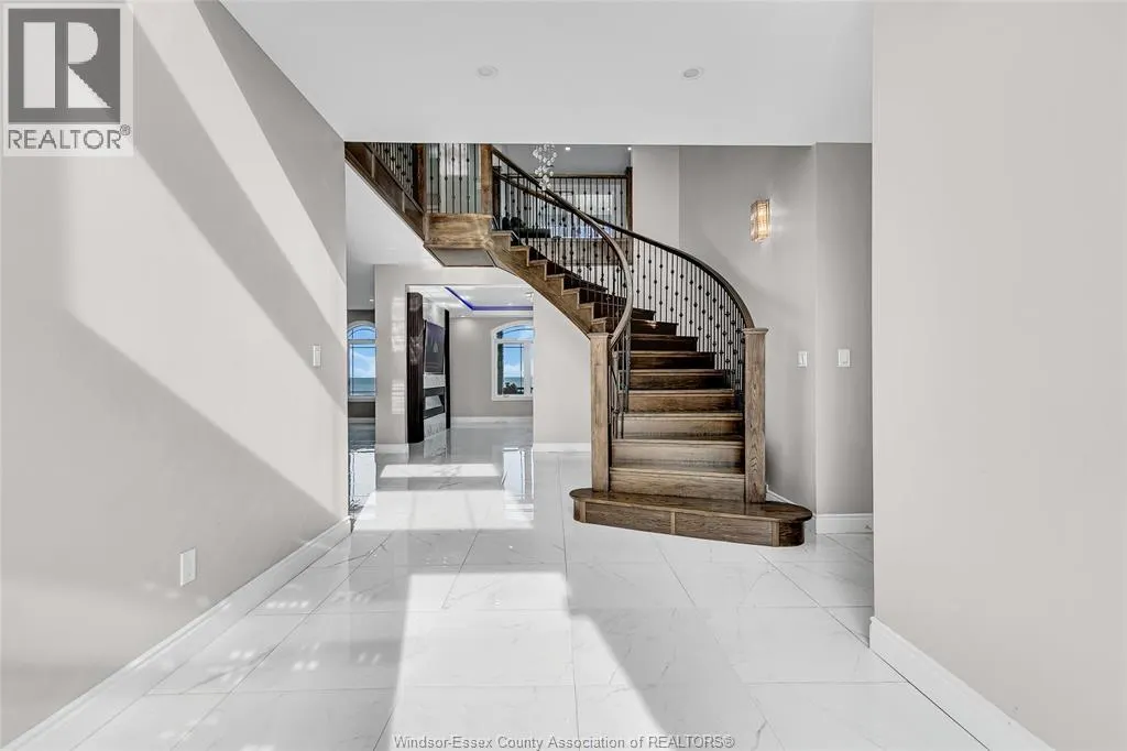 300 SHOREVIEW CIRCLE