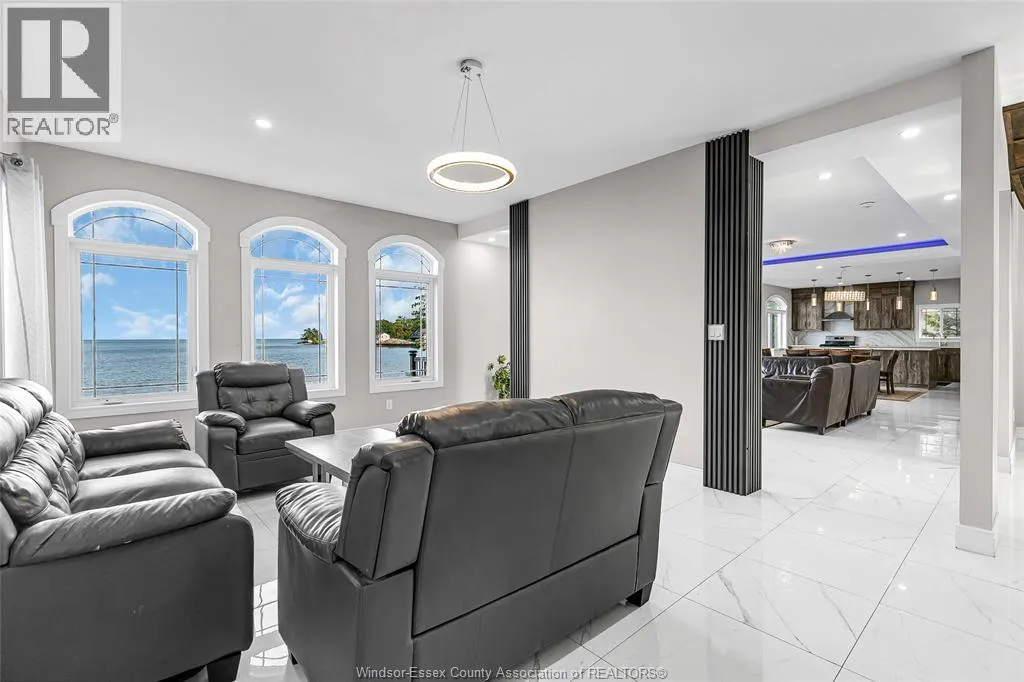 300 SHOREVIEW CIRCLE