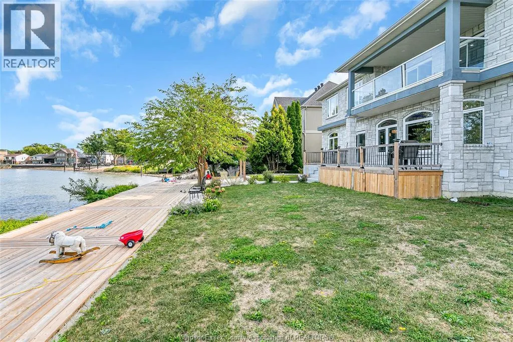 300 SHOREVIEW CIRCLE