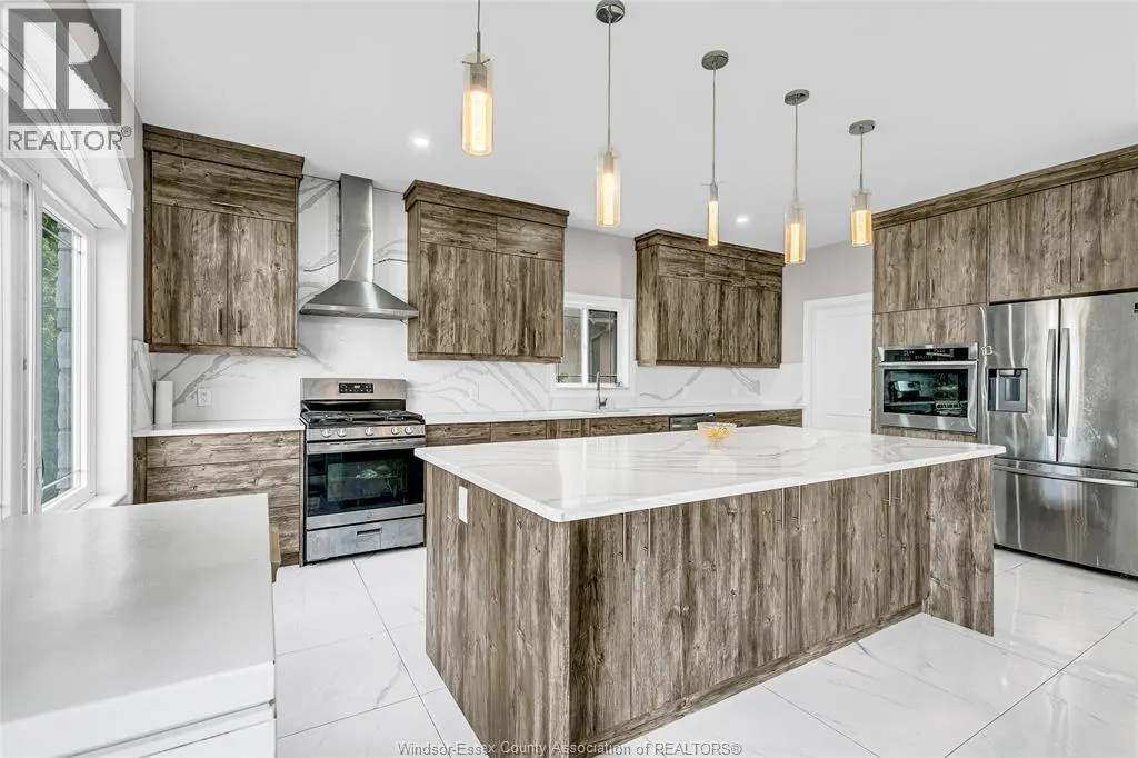 300 SHOREVIEW CIRCLE