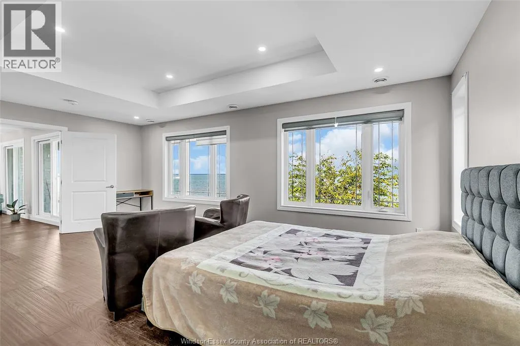 300 SHOREVIEW CIRCLE