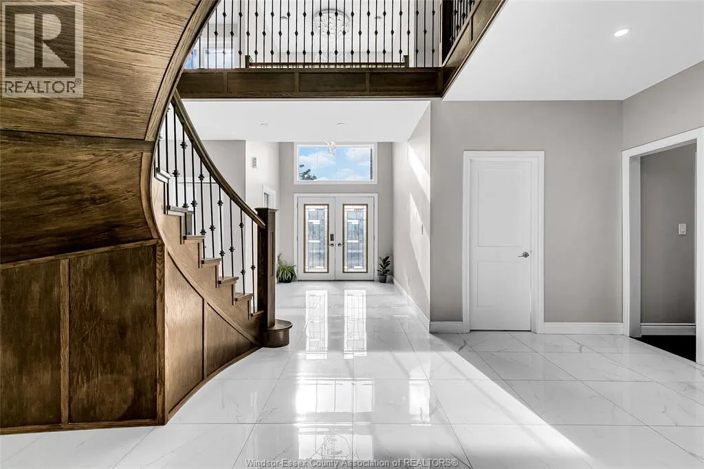 300 SHOREVIEW CIRCLE