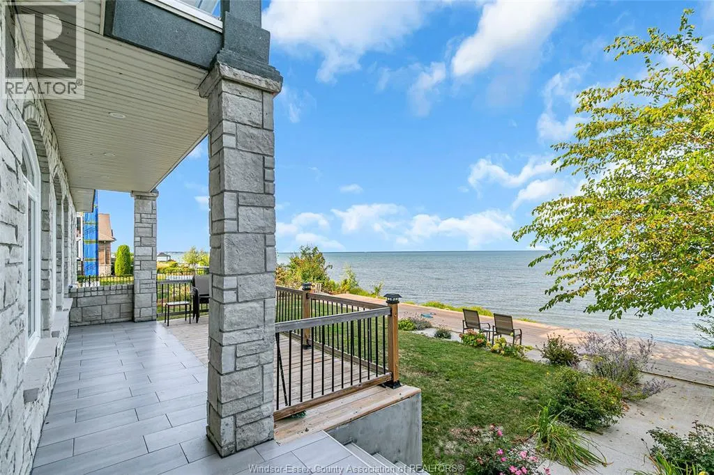 300 SHOREVIEW CIRCLE