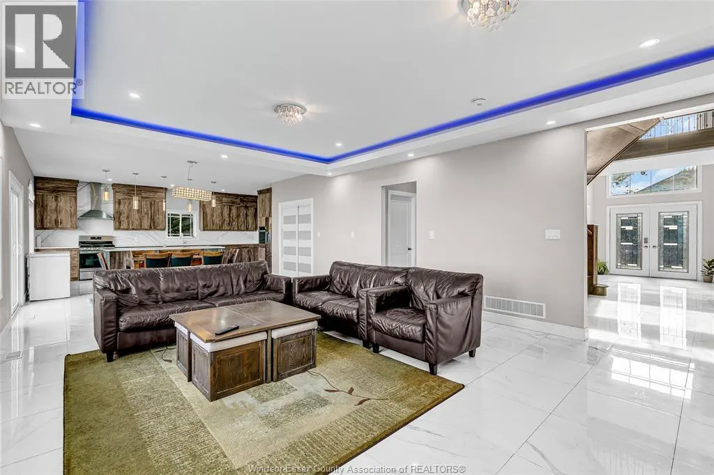 300 SHOREVIEW CIRCLE