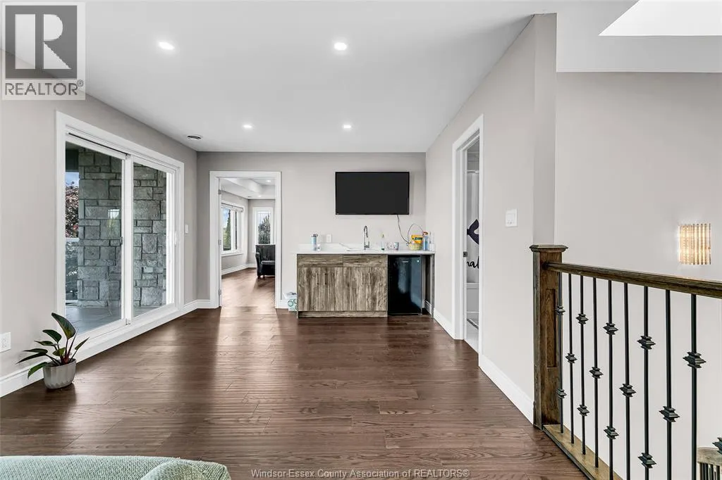 300 SHOREVIEW CIRCLE