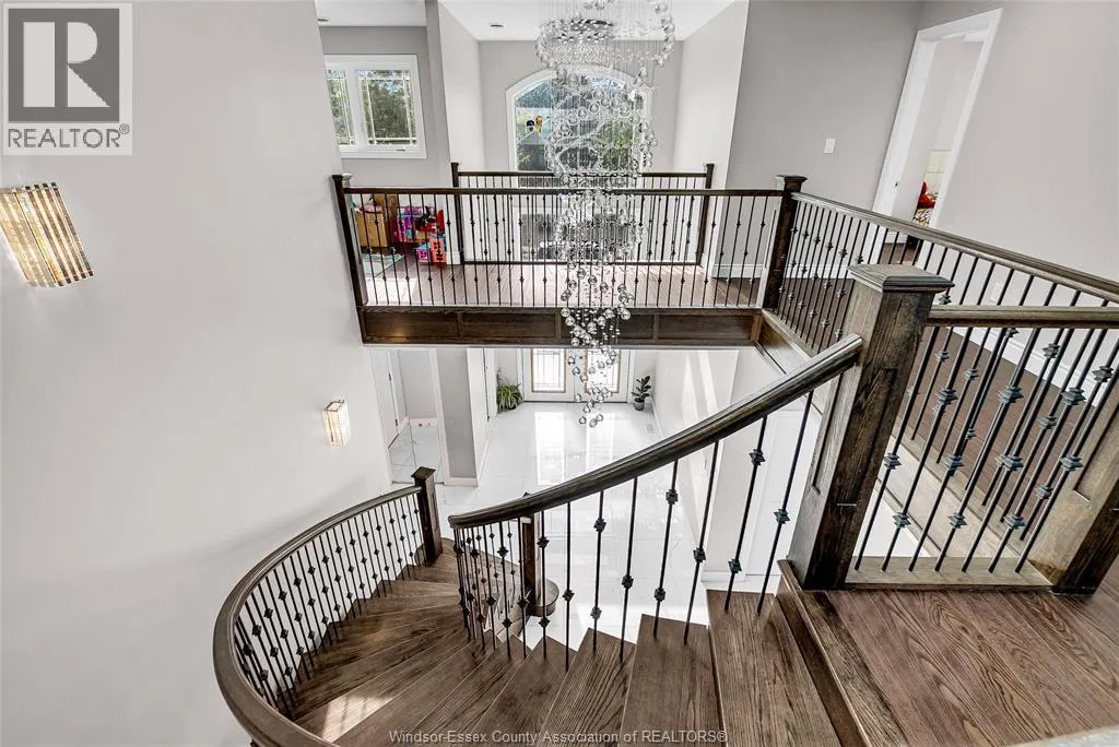 300 SHOREVIEW CIRCLE