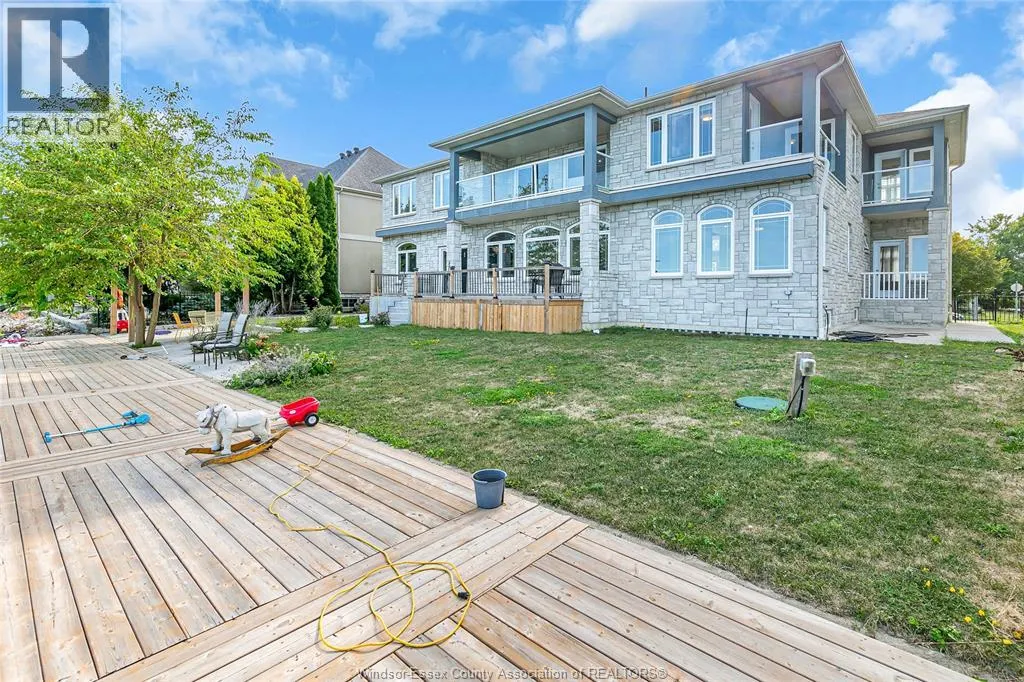 300 SHOREVIEW CIRCLE