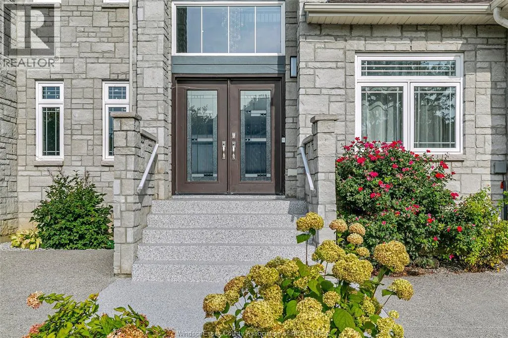 300 SHOREVIEW CIRCLE