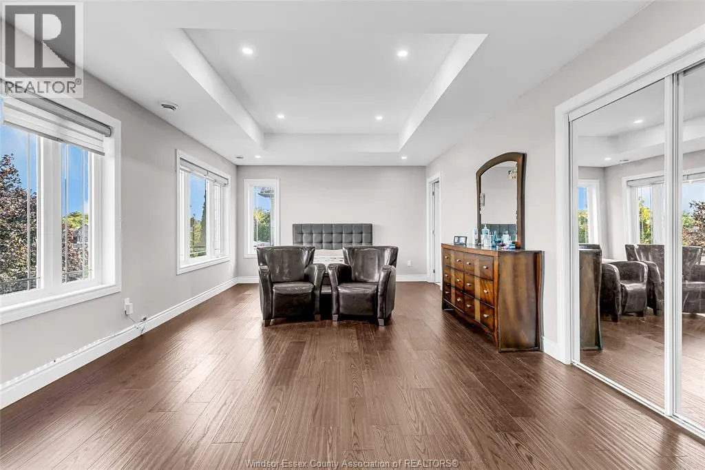 300 SHOREVIEW CIRCLE