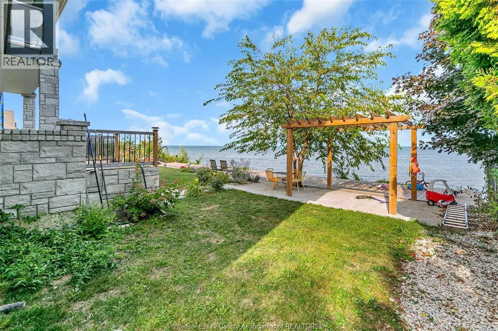 300 SHOREVIEW CIRCLE