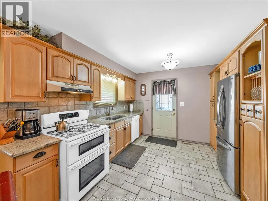 464 WALNUT DRIVE