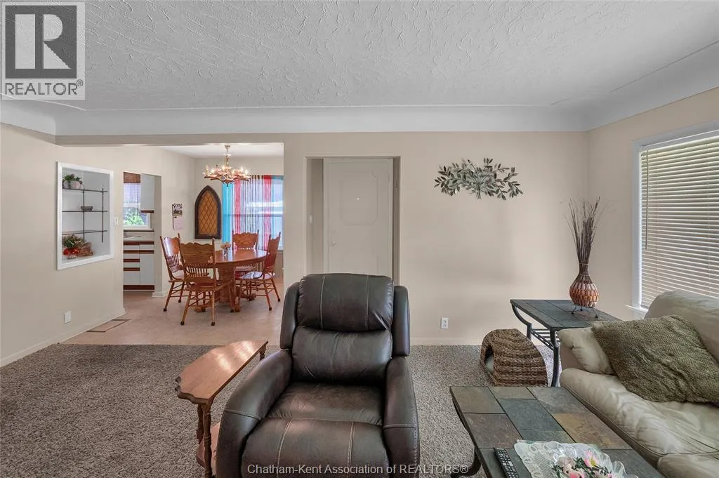 171 Tweedsmuir AVENUE East