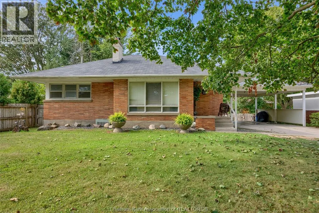 171 Tweedsmuir AVENUE East