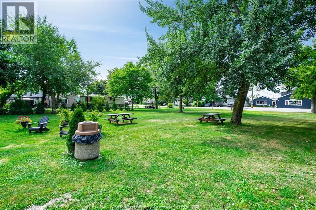 633 Point Pelee DRIVE