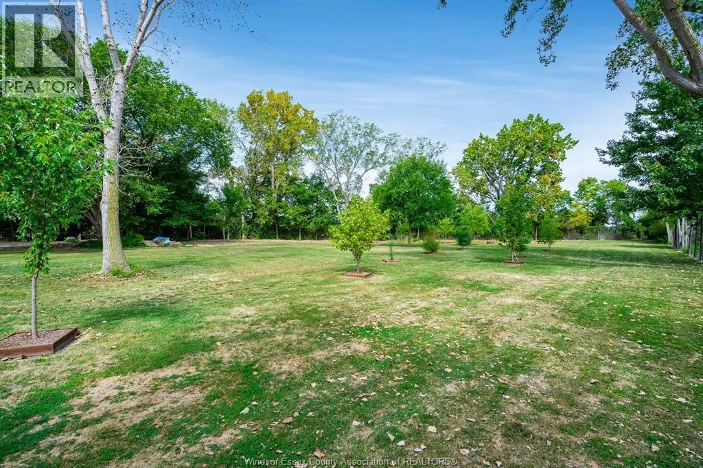 633 Point Pelee DRIVE