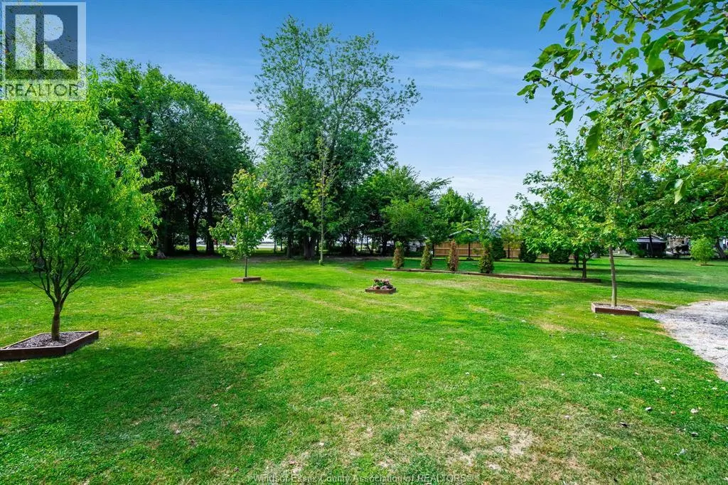 633 Point Pelee DRIVE