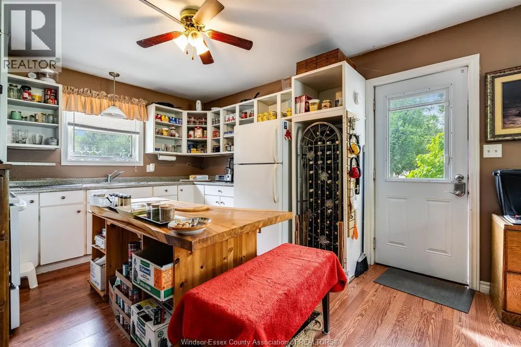 633 Point Pelee DRIVE