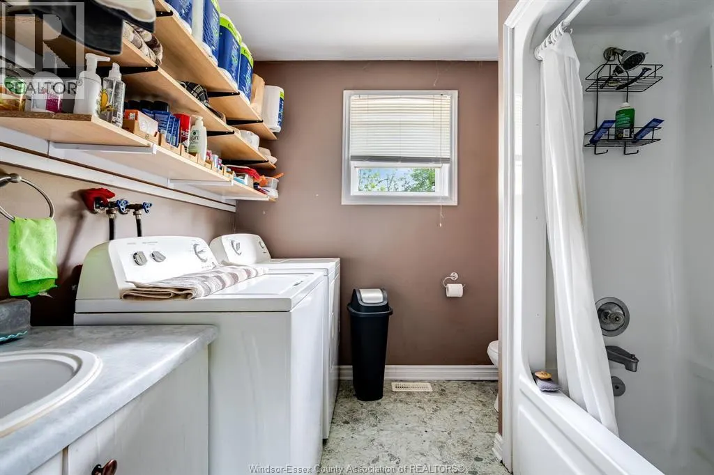 633 Point Pelee DRIVE