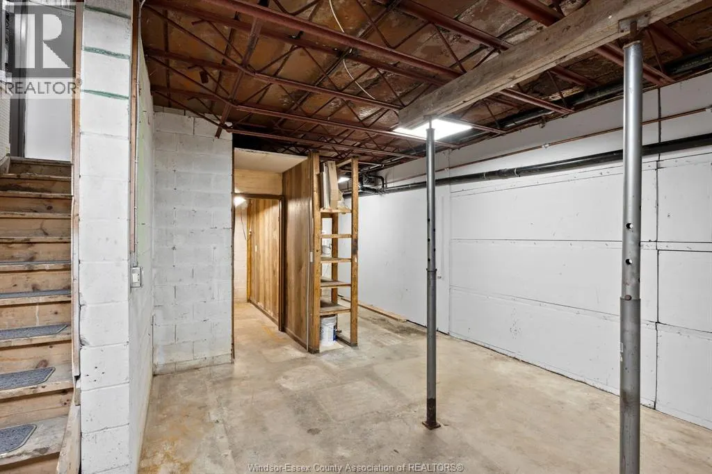 71 TALBOT ROAD North