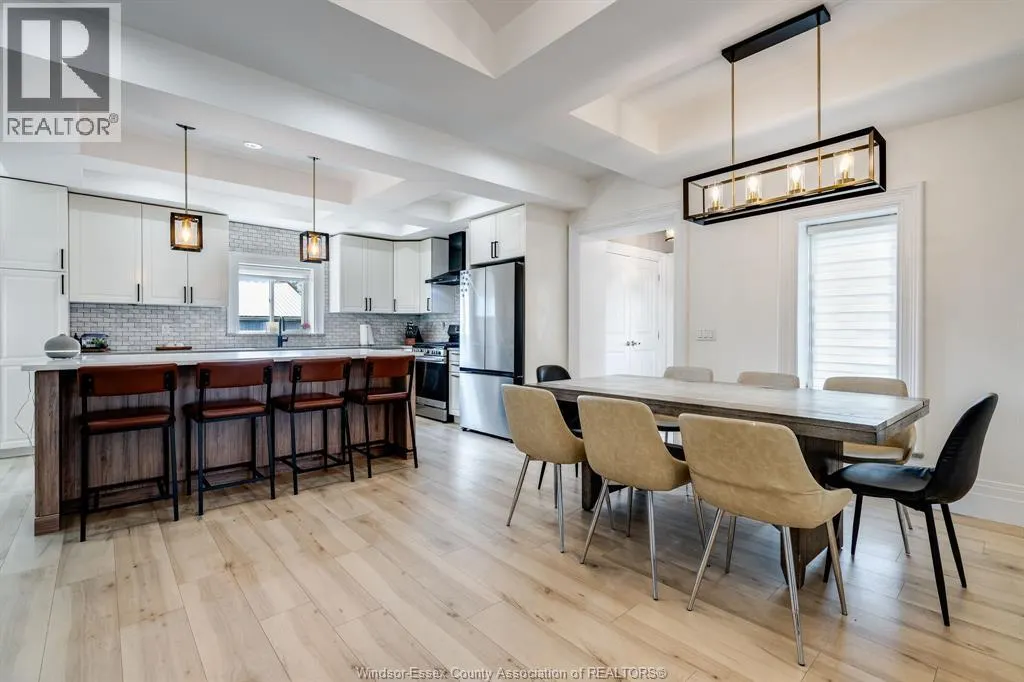 702 Talbot ROAD East