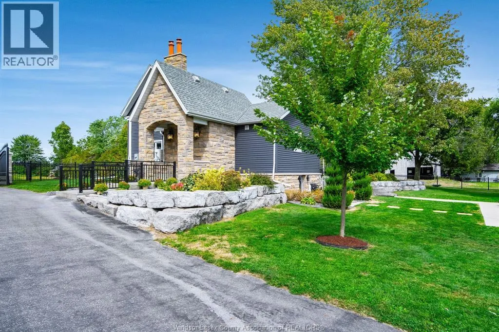 702 Talbot ROAD East
