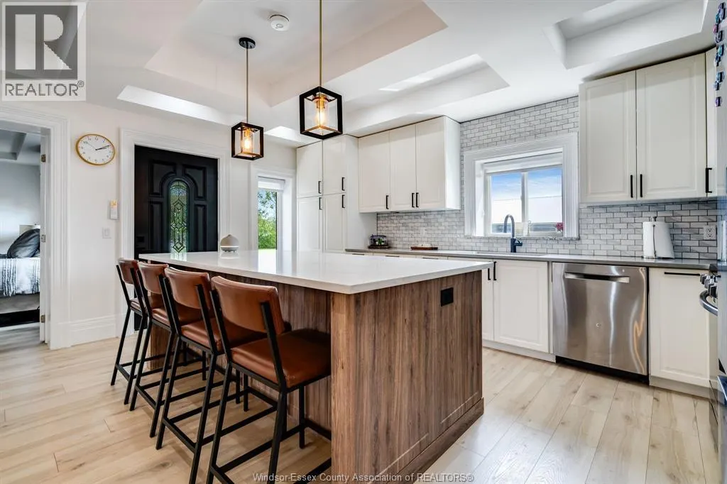 702 Talbot ROAD East